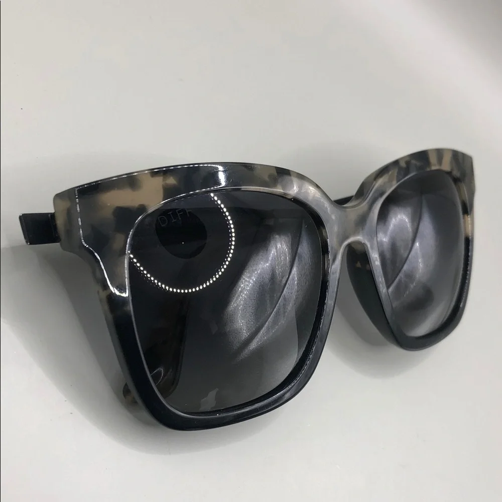 Diff Eyewear Bella Polarized Sunglasses Tortoise Black Fade Semi Oversized.